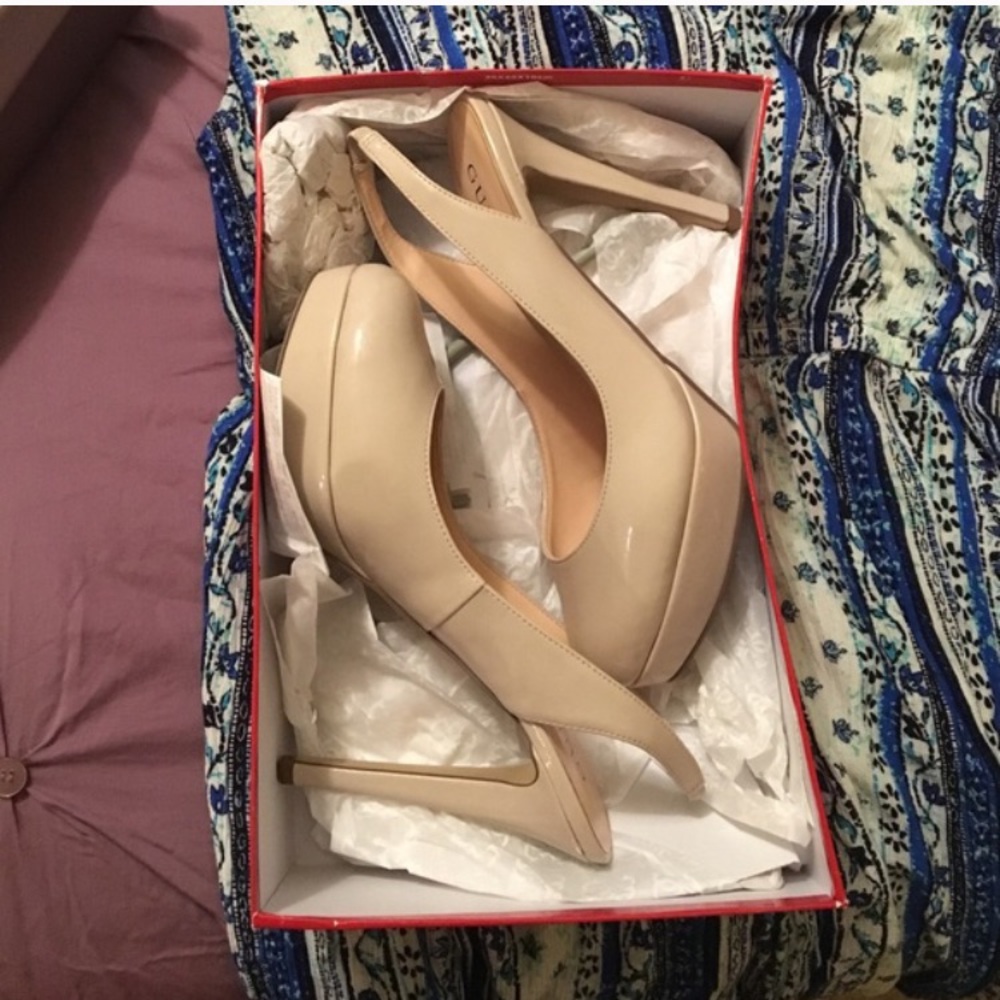 Guess nude pumps